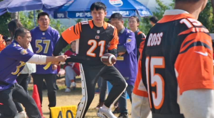 橄榄球团建项目意义示意