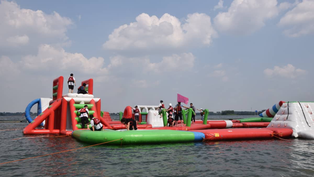 水上拓展团建活动示意图