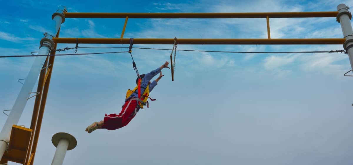 空中单杠| 杭州德尔塔拓展团队建设课程